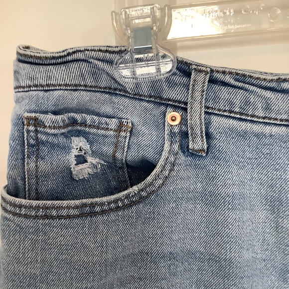 Wild Fable Womens Crop Jeans Size 14 Slightly Distressed Raw Hem High Rise - Picture 2 of 11